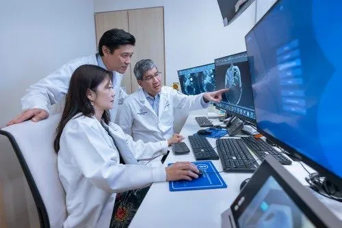 Médicos de NY tratan cáncer sin afectar vida.