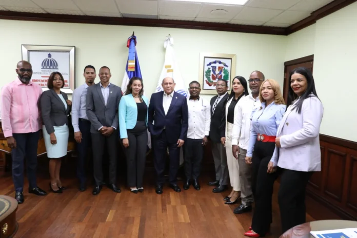 Reforma educativa dominicana impulsada por Mescyt