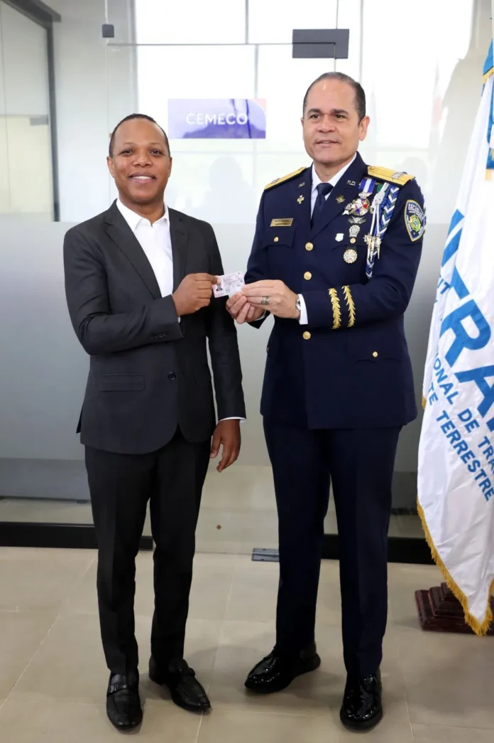 Oficina de licencias INTRANT en CENARVE.
