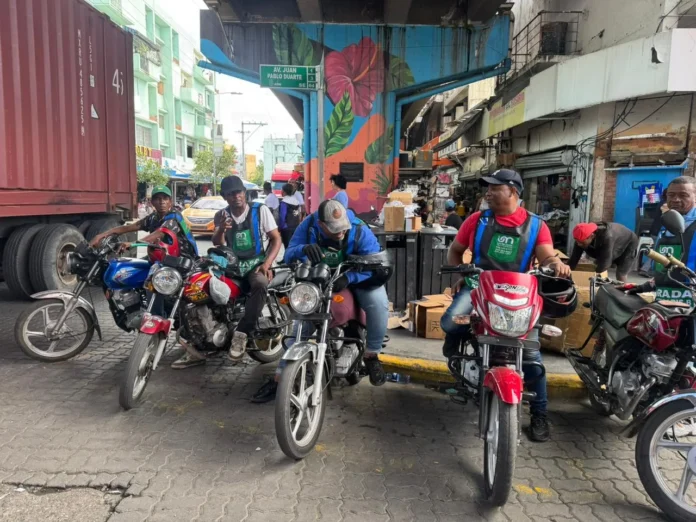 Motoristas protestan contra nueva norma de cascos.