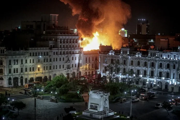Incendio en refinería de zinc en Lima