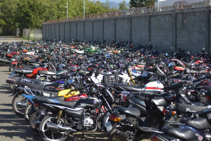 Faride Raful supervisa operativos de motociclistas.
