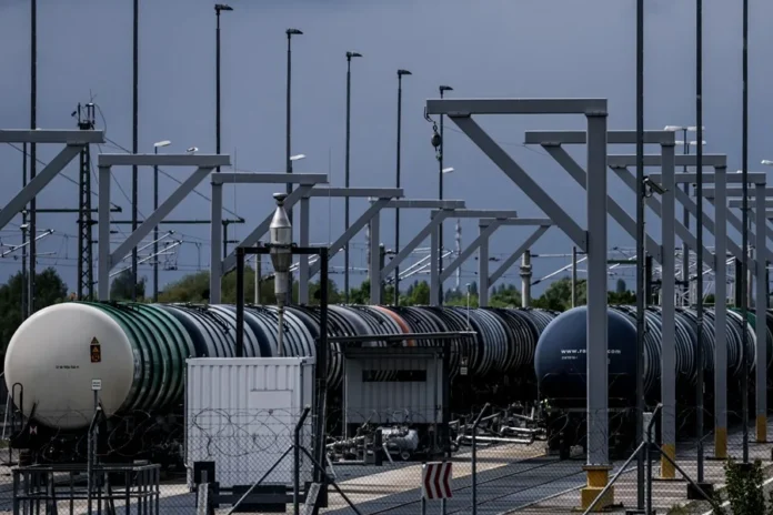 Caída del petróleo Brent a 96,14 dólares.