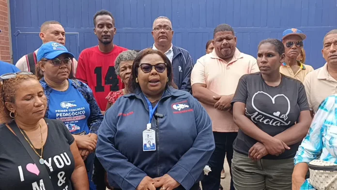 Protesta de ADP y padres en escuela