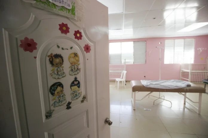 Pediatra acusado de abusos a niños.