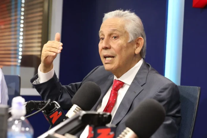 Freddy Pérez apoya a Leonel Fernández.