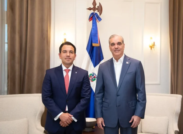 Reunión entre Scotiabank y Luis Abinader.