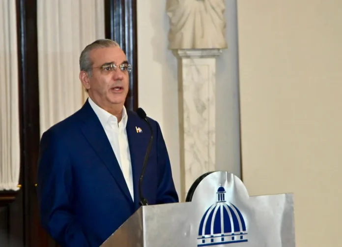Abinader promulga ley sobre pago de obras