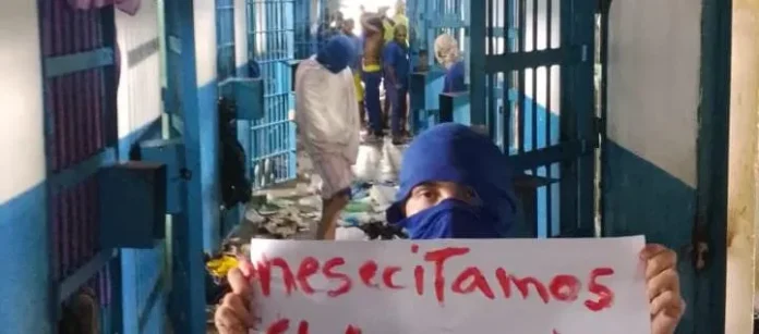 Presos toman control de cárcel en Venezuela