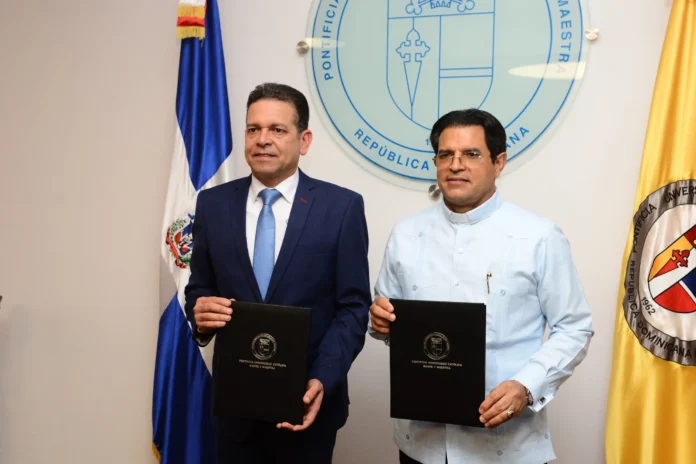 Acuerdo Proindustria PUCMM para innovación industrial