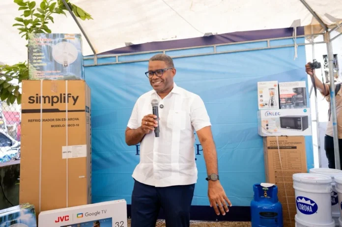 Propeep dona equipos a Defensa Civil.