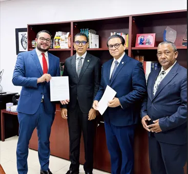 Reforma constitucional de Paul Maldonado presentada.