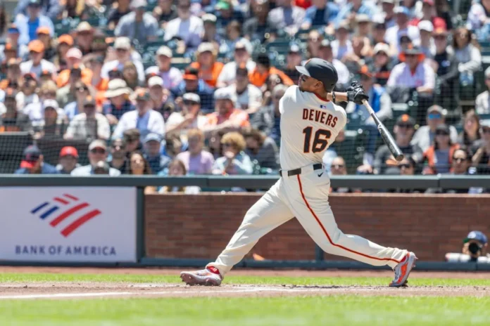 Rafael Devers mejora su rendimiento ofensivo.