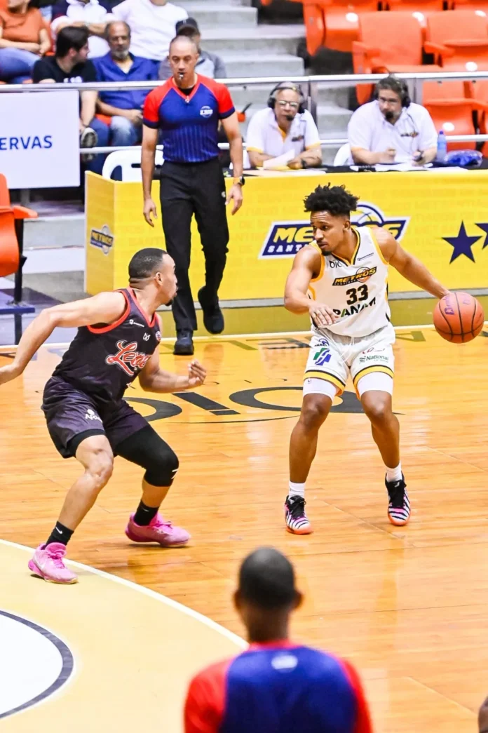 Metros celebran victoria sobre Leones en LNB
