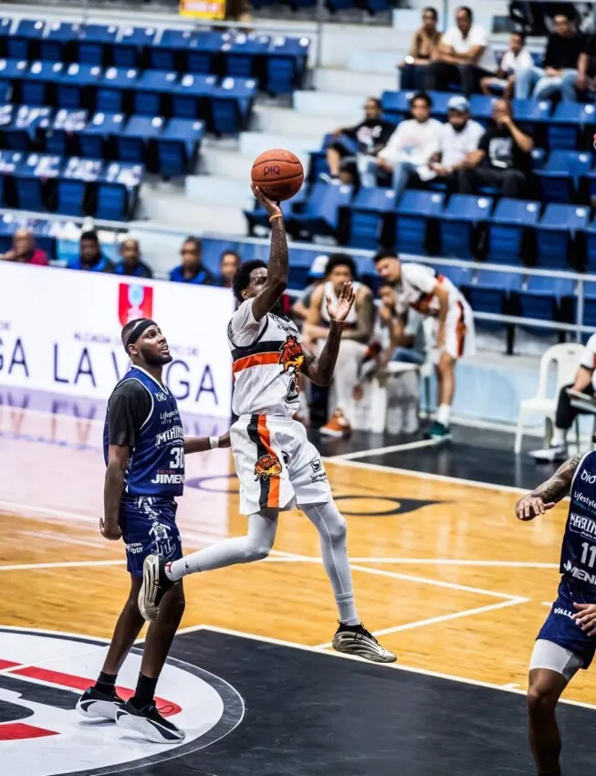 Reales de La Vega vencen a Marineros