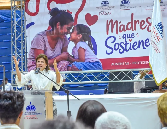 Raquel Peña en jornada por el Día de las Madres