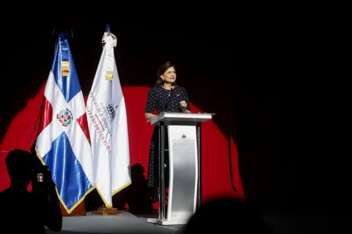 Raquel Peña homenajea a mujeres dominicanas destacadas.