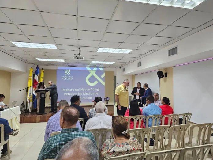 Conversatorio sobre Código Penal y medios.