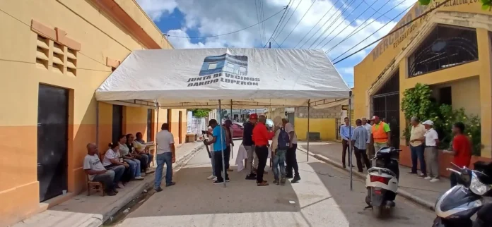 Vecinos exigen finalización del hospital en Barahona.