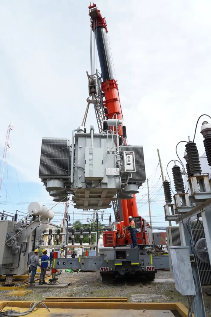 Instalación de nuevo transformador en Edesur.