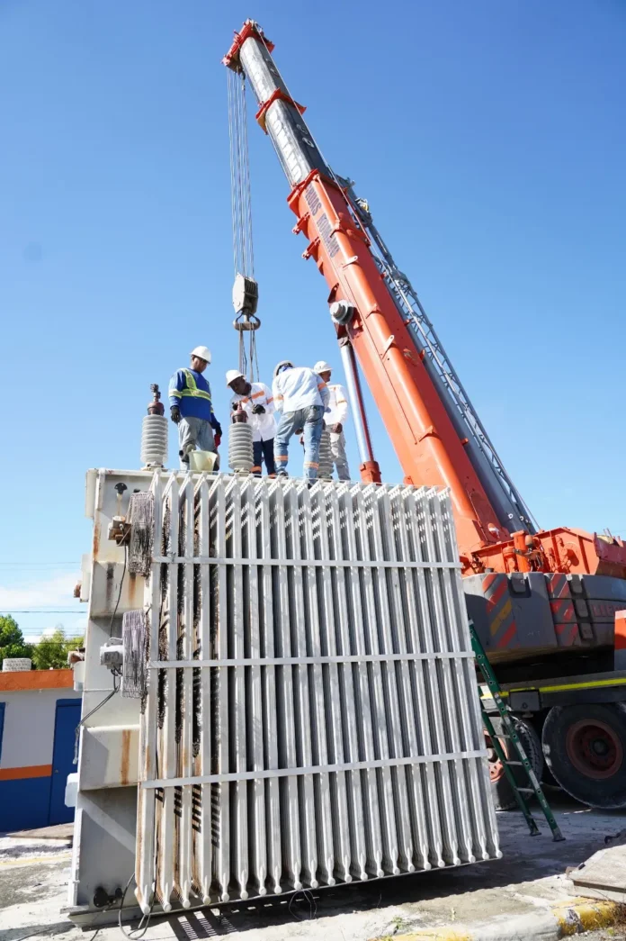 Edesur mejora servicio eléctrico en Elías Piña