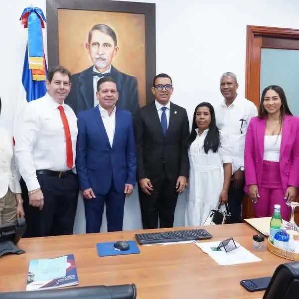 Senador Lama y director de Proindustria reunidos.