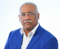 Debate sobre Ley 74-25 en salud dominicana.