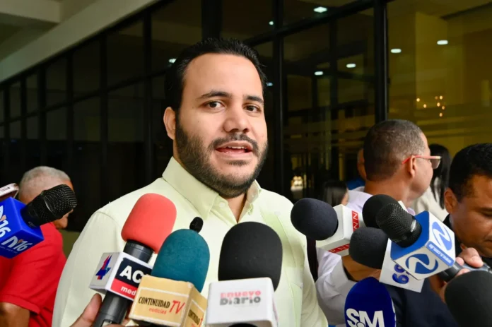 Rogelio Genao advierte sobre exenciones fiscales.