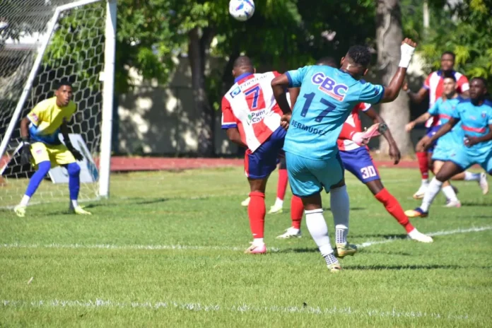 Salcedo FC celebra victoria en semifinal de fútbol.
