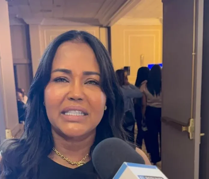 Scarlet Benzan considera candidatura a alcaldía