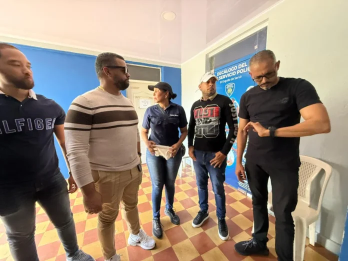 Roesmir Ceballo se entrega a la policía.