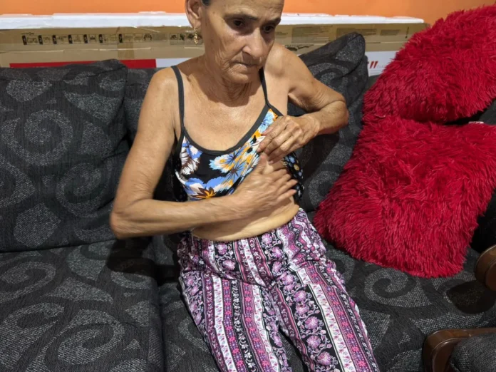 Agentes de la DNCD golpean a anciana.
