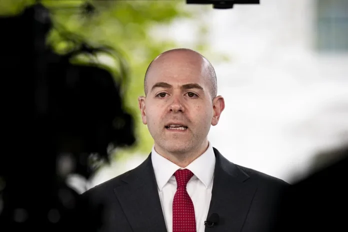 Stephen Miran renuncia como gobernador de la Fed.