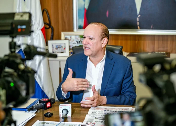 Ulises Rodríguez pide actualizar censo en Santiago