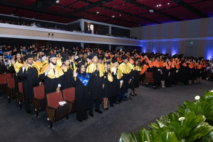 Estudiantes de Unapec con índice 4.00