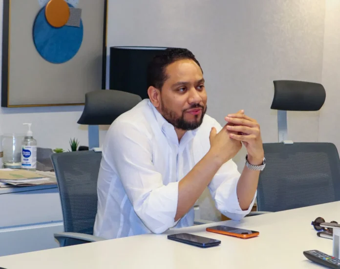 Urbano García discute IA en periodismo dominicano.