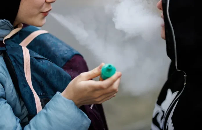 Detenidos en Singapur por uso de vapeadores