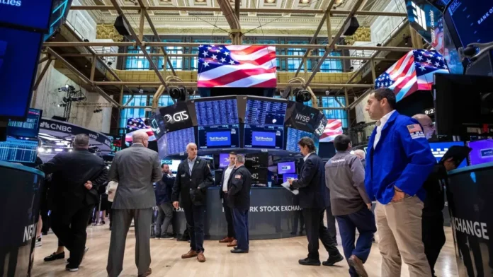 Wall Street cierra mixto tras récords históricos.