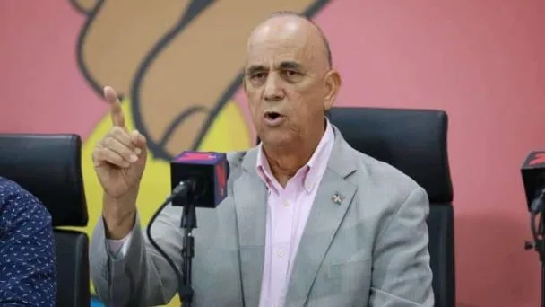 Luis de León advierte sobre crisis en RD.