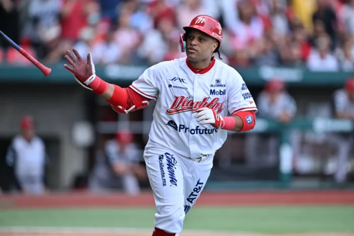 Robinson Canó celebra 300 hits en México.