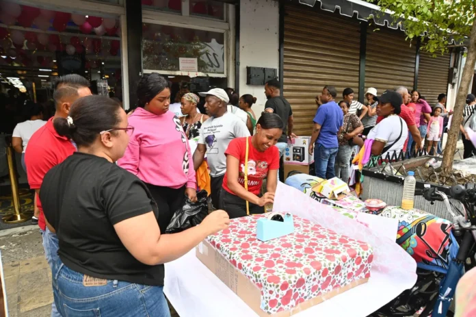 Madres dominicanas celebran su día con amor.