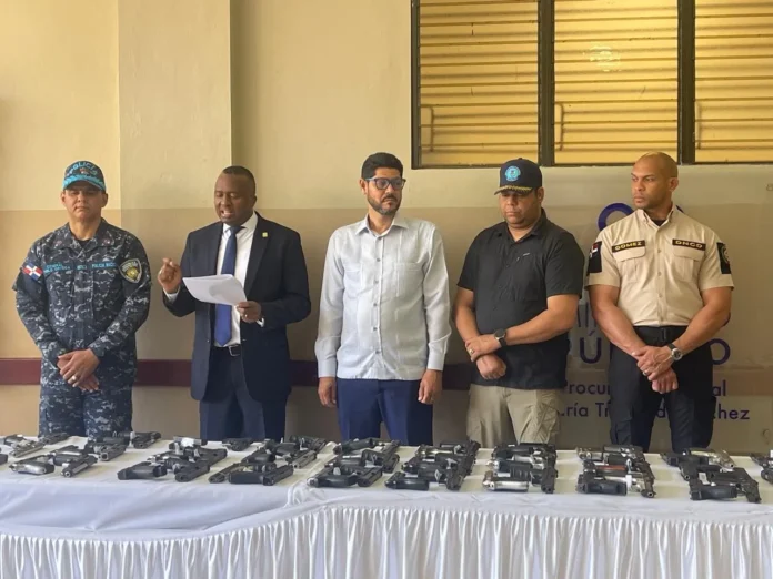 Entrega de armas al Ministerio de Interior