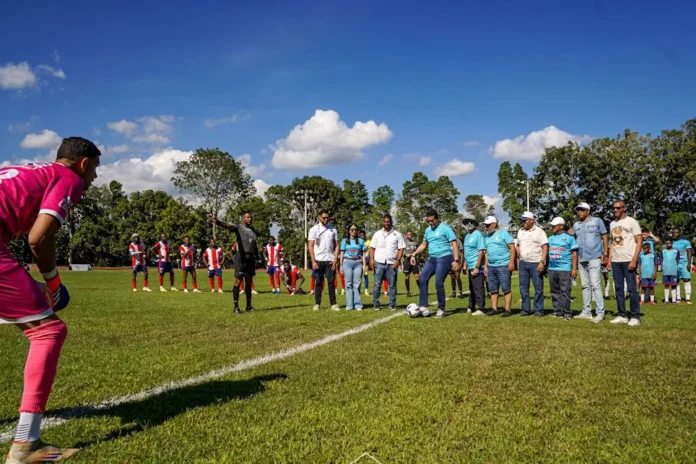 Salcedo FC celebra victoria en semifinales.