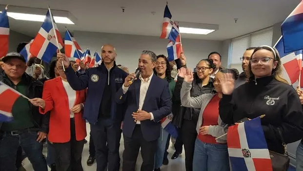 JCE entrega nueva cédula en EE. UU.