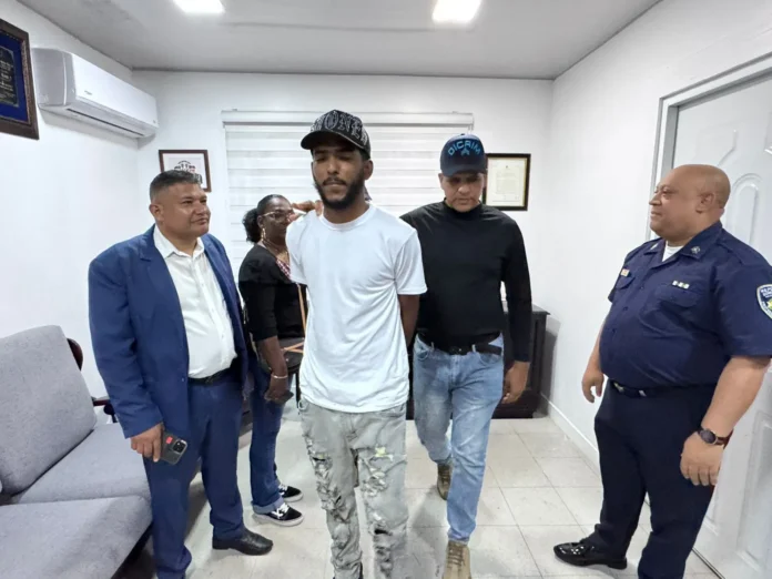 Eudy Antonio Infante se entrega a la Policía.