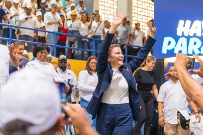 Carolina Mejía candidata presidencial en Barahona.