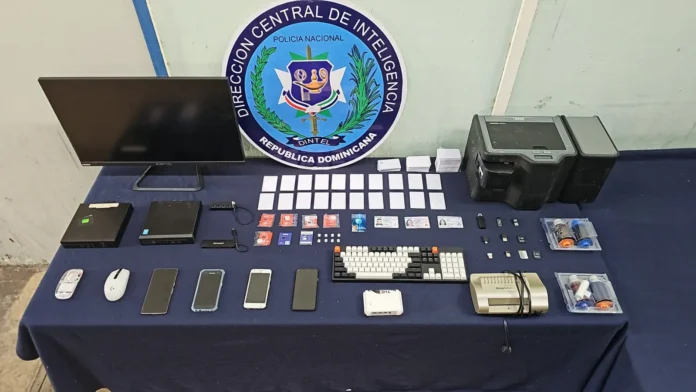 Laboratorio de falsificación desmantelado en Santiago.