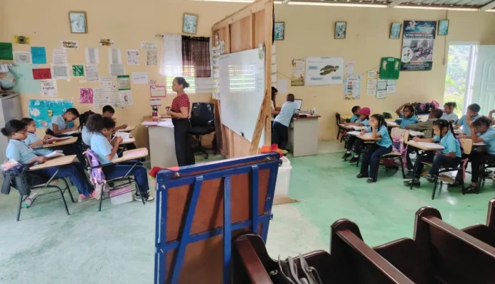 El Aguacate sin escuela durante cuatro años.