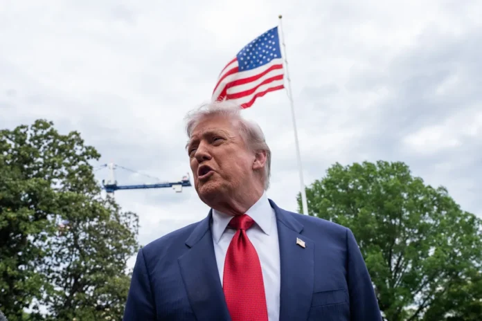 Donald Trump llega a China para negociaciones.