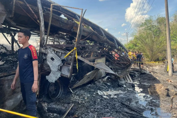 Choque fatal entre autobús y camión en Indonesia